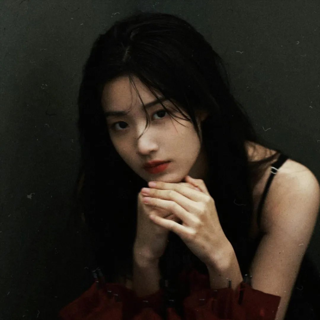 只在那里发光